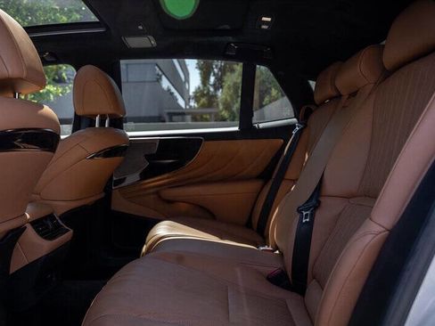 Used 2022 Lexus LS 500 w/ Luxury Package RWD image 17