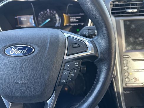 Used 2017 Ford Fusion Titanium image 21