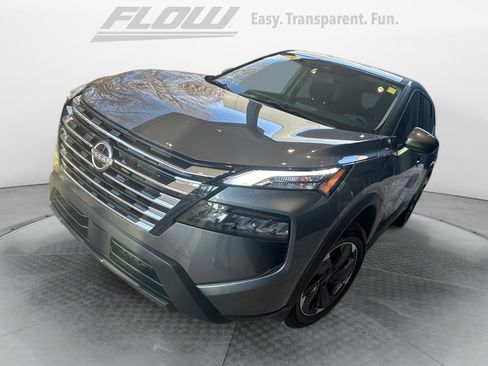 Used 2025 Nissan Rogue SV image 4