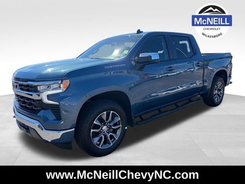Used 2024 Chevrolet Silverado 1500 LT AWD/4WD image 3