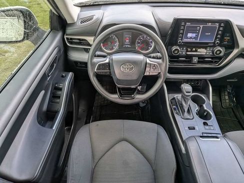 Used 2020 Toyota Highlander L FWD image 16