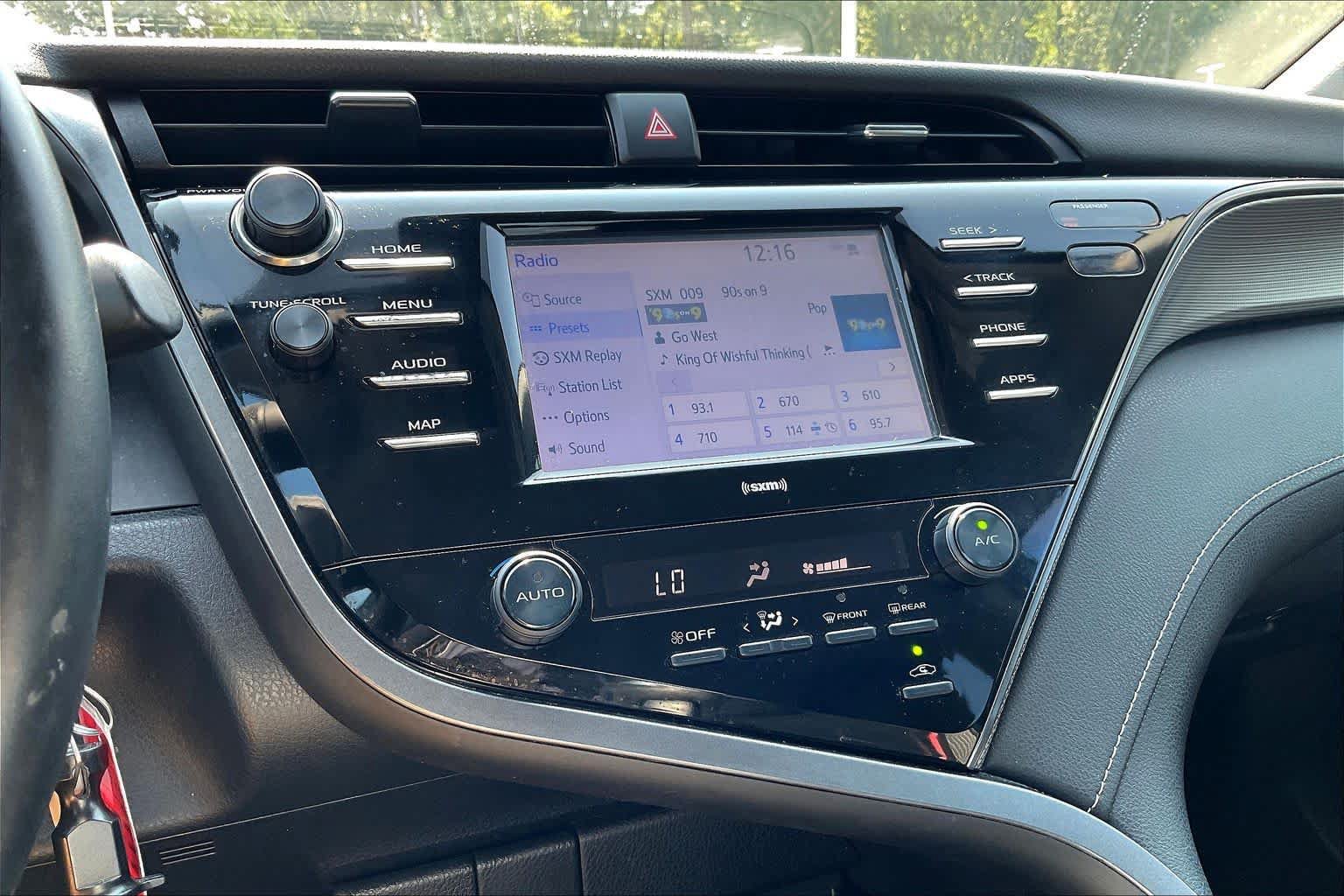Used 2020 Toyota Camry SE FWD image 31