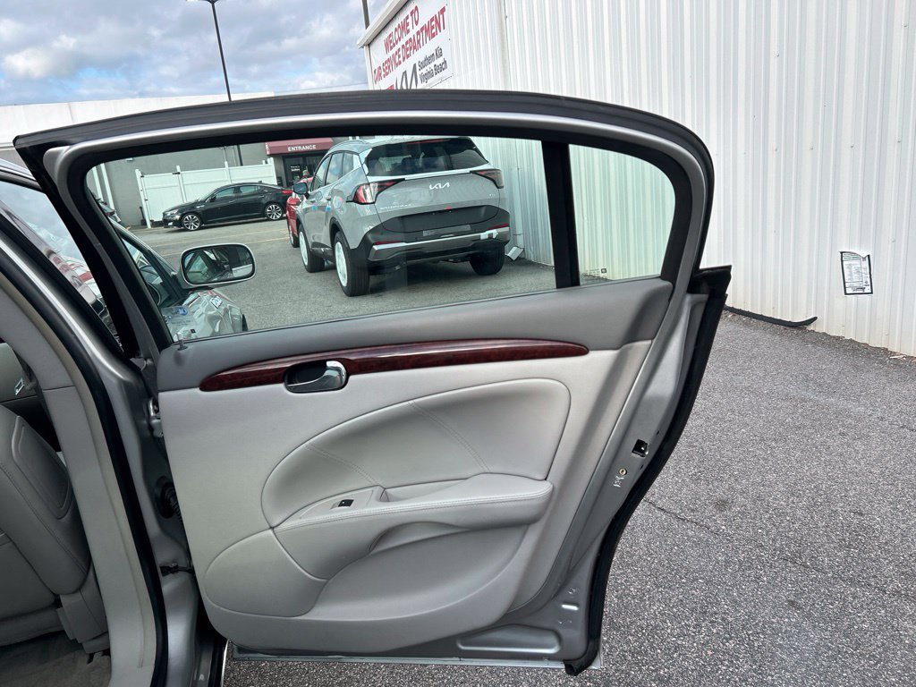 Used 2007 Buick Lucerne CXL w/ Luxury Package FWD image 20