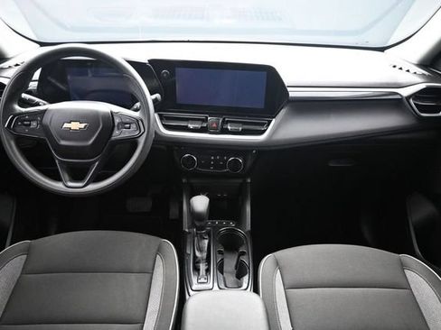 Used 2024 Chevrolet TrailBlazer LT w/ Driver Confidence Package FWD image 18