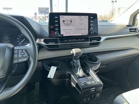 Used 2024 Toyota Sienna LE image 20