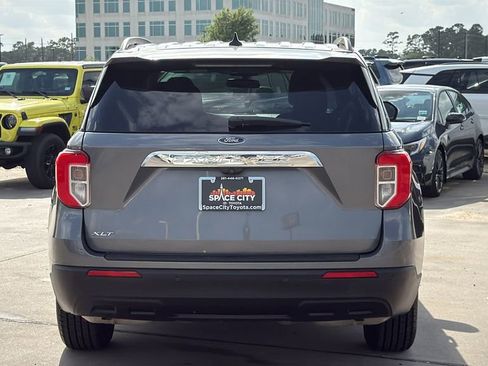 Used 2022 Ford Explorer XLT image 4