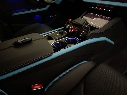 Used 2025 Lamborghini Urus SE image 83