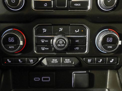 Used 2024 Chevrolet Suburban High Country image 37