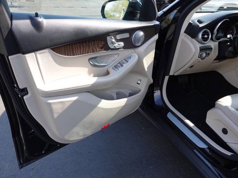 Used 2019 Mercedes-Benz GLC 300 4MATIC image 16