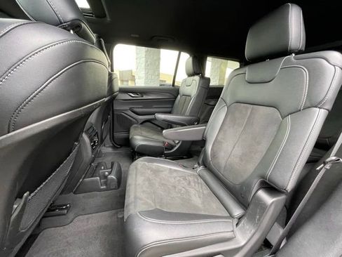 Used 2025 Jeep Grand Cherokee L Altitude AWD/4WD image 27