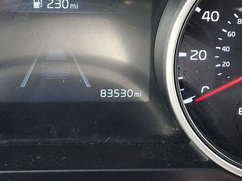 Used 2022 Kia Carnival LX FWD image 18