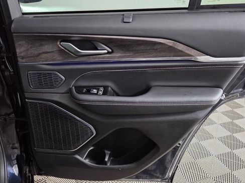 Used 2023 Jeep Grand Cherokee Overland w/ Luxury Tech Group IV image 35