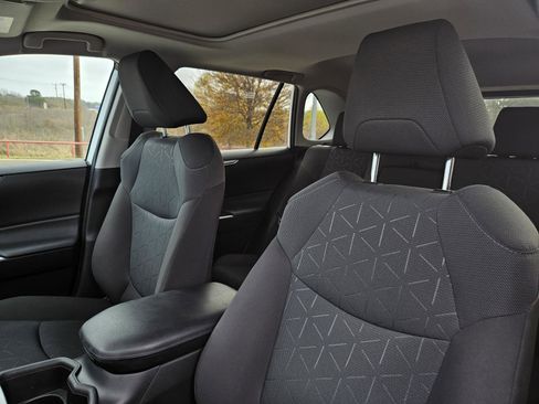 Used 2022 Toyota RAV4 XLE image 11