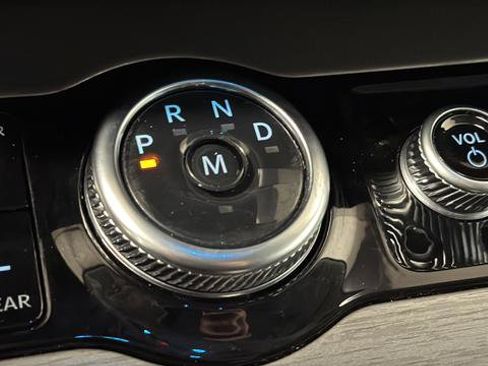 Used 2025 Ford Expedition Platinum image 18