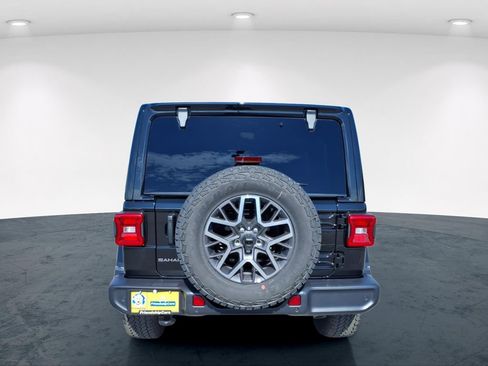 New 2026 Jeep Wrangler Unlimited Sahara AWD/4WD image 8