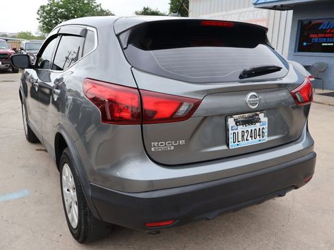 Used 2018 Nissan Rogue Sport S image 5