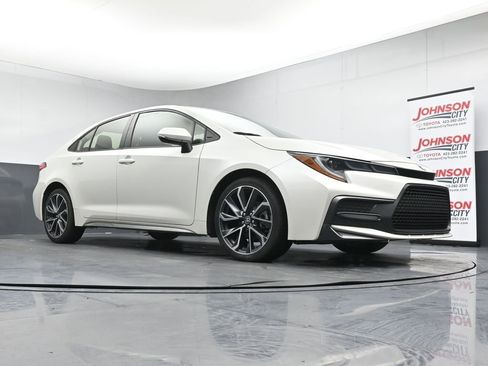 Used 2020 Toyota Corolla SE FWD image 32