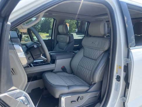 New 2027 Ford F250 Platinum w/ Platinum Plus Package AWD/4WD image 19
