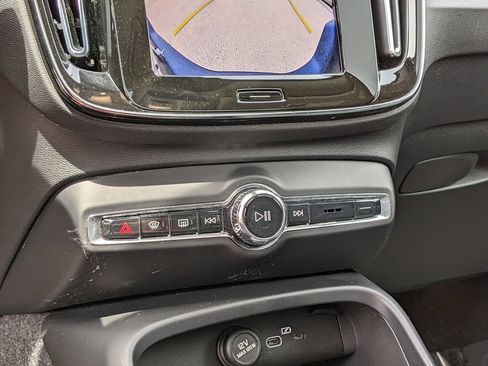 Certified 2024 Volvo XC40 B5 Core AWD/4WD image 18
