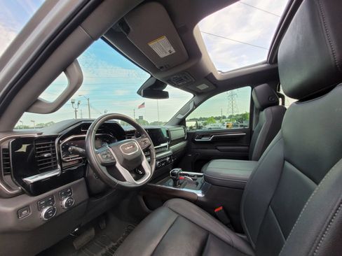 Used 2023 GMC Sierra 1500 SLT w/ SLT Premium Plus Package AWD/4WD image 10