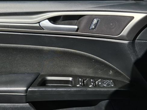 Used 2017 Ford Fusion SE w/ Equipment Group 201A FWD image 29