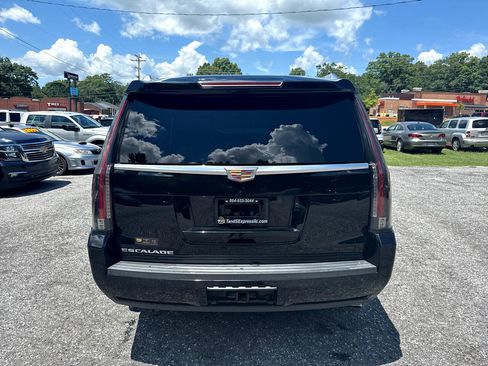Used 2019 Cadillac Escalade 2WD image 18