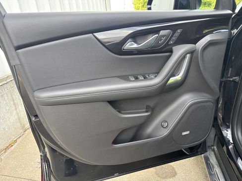 Used 2019 Chevrolet Blazer Premier w/ Sun and Wheels Package AWD/4WD image 3