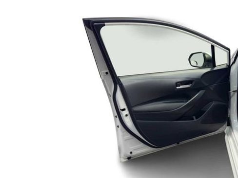 Used 2021 Toyota Corolla LE FWD image 10