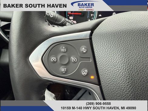 Used 2022 Chevrolet Traverse RS image 17