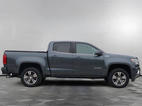 Used 2017 Chevrolet Colorado LT w/ LT Convenience Package RWD image 4