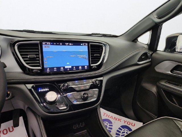Used 2025 Chrysler Pacifica Limited FWD image 20