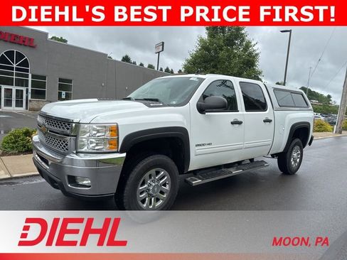 Used 2011 Chevrolet Silverado 2500 LT w/ Interior Plus Package AWD/4WD image 3