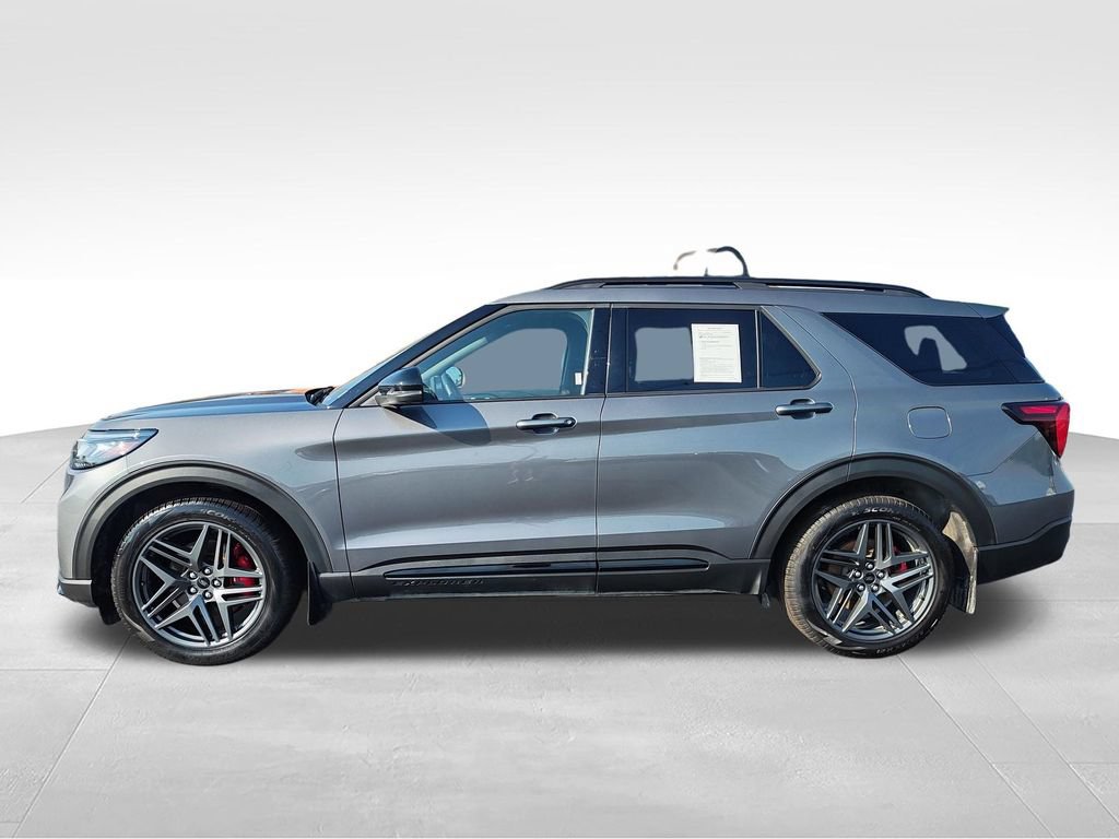 Used 2025 Ford Explorer ST AWD/4WD image 2