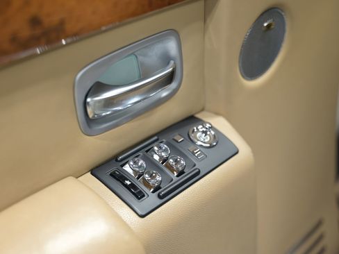 Used 2004 Rolls-Royce Phantom Sedan image 14