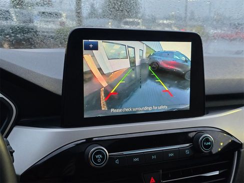 Used 2021 Ford Escape SE w/ SE Sport Appearance Package image 20