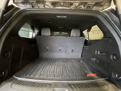Used 2021 GMC Yukon XL SLT w/ SLT Premium Package AWD/4WD image 28