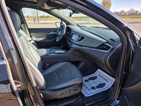 Used 2023 Buick Enclave Premium image 29