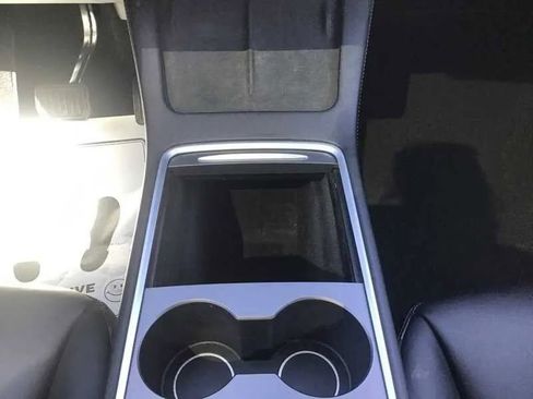 Used 2021 Tesla Model Y Long Range image 36