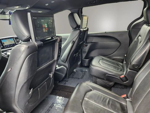 Used 2019 Chrysler Pacifica Touring-L Plus w/ S Appearance Package FWD image 25