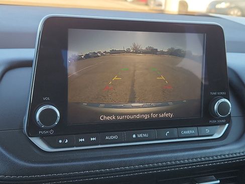 Used 2023 Nissan Rogue S image 8