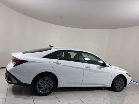 New 2025 Hyundai Elantra Hybrid FWD image 6