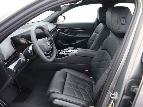 Certified 2025 BMW 530i xDrive w/ Premium Package image 21