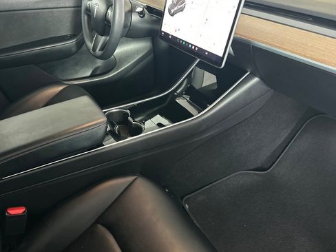 Used 2021 Tesla Model Y Long Range AWD/4WD image 13