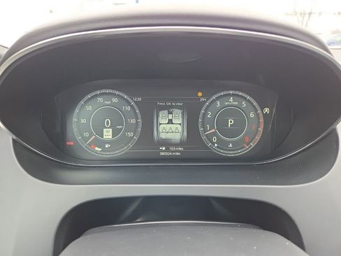 Used 2019 Jaguar E-PACE R-Dynamic SE image 39