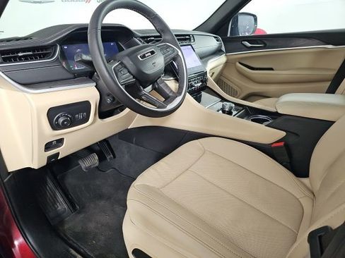 Certified 2024 Jeep Grand Cherokee Limited w/ Luxury Tech Group II image 9