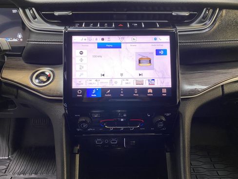 Used 2025 Jeep Grand Cherokee L Limited w/ Black Appearance Package image 40