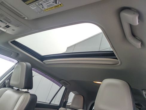 Used 2017 Toyota RAV4 Platinum image 8