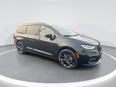New 2026 Chrysler Pacifica Limited