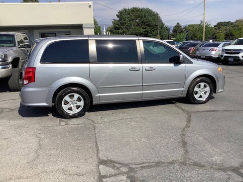 Used 2013 Dodge Grand Caravan SXT FWD image 12