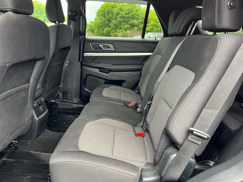 Used 2018 Ford Explorer XLT w/ Equipment Group 201A AWD/4WD image 23